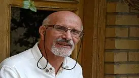 هنرمندی با دستمزد ۶ میلیاردی درباره تعطیلی تئاتر اظهارنظر نکند !
