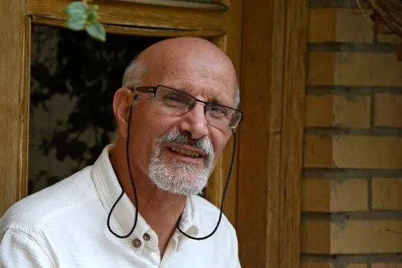 هنرمندی با دستمزد ۶ میلیاردی درباره تعطیلی تئاتر اظهارنظر نکند !
