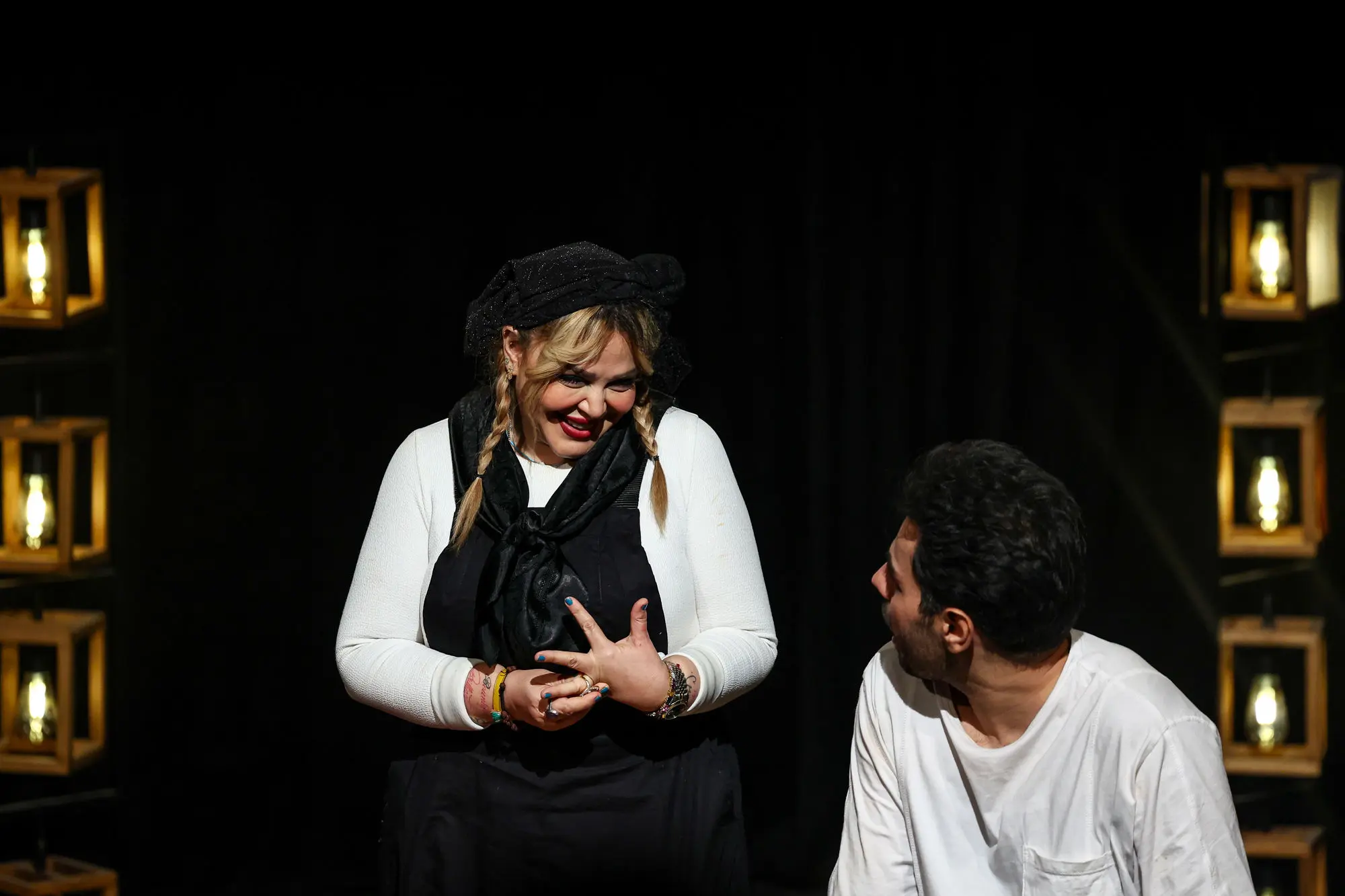 گزارش تصویری از تئاتر ۱۱:۱۱ به کارگردانی بهاره رهنما/عکس