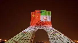 ماجرای ویدئومپینگ پرچم چین روی برج آزادی چه بود؟