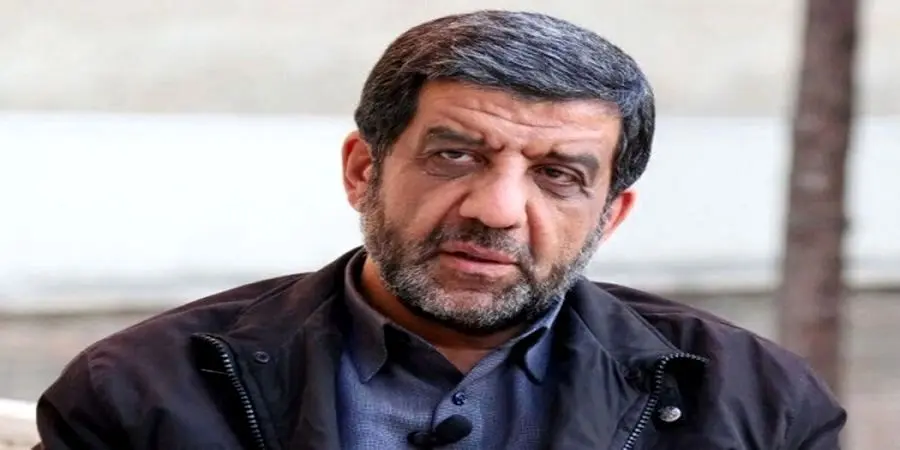 بوسیده شدن عزت‌الله ضرغامی توسط یک زن! + فیلم