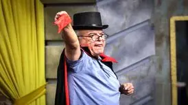 رضا نیکخواه با دامن اسکاتلندی در برنامه جوکر!/ ویدئو