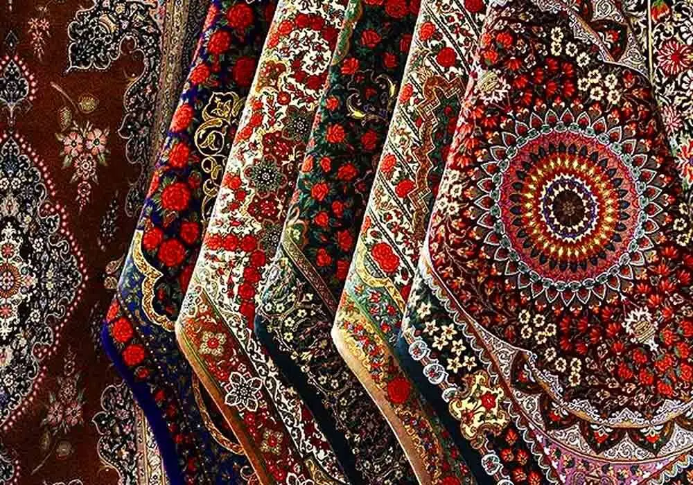 قالی نفیس ایرانی زیر تابوت پاپ پهن می‌شود