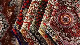 قالی نفیس ایرانی زیر تابوت پاپ پهن می‌شود