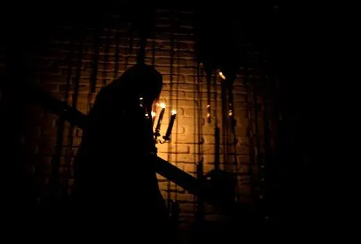 یک تریپلکس ترسناک در هشت شب