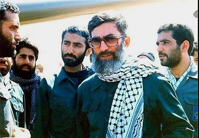 نویسنده دفاع مقدس: قلم، یارای به تصویر کشیدن شجاعت رهبر شهیدمان را ندارد
