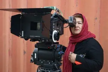پوران درخشنده همچنان در انتظار تمدید پروانه ساخت «هیس پسرها...»
