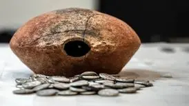 کشف سکه‌های ۲۳۰۰ ساله اسکندرنشان در بیابان‌های امارات