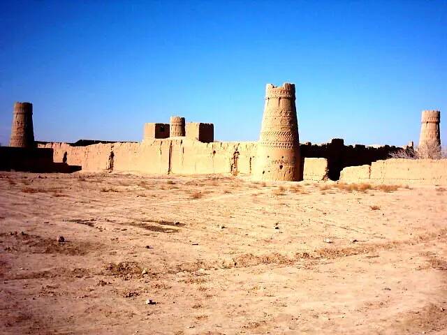 آغاز مرمت عمارت برج یزدان‌آباد شهرستان زرند 