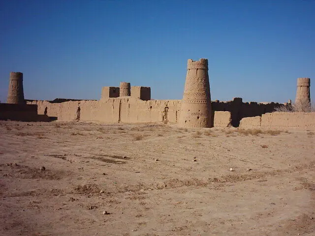 آغاز مرمت عمارت برج یزدان‌آباد شهرستان زرند 