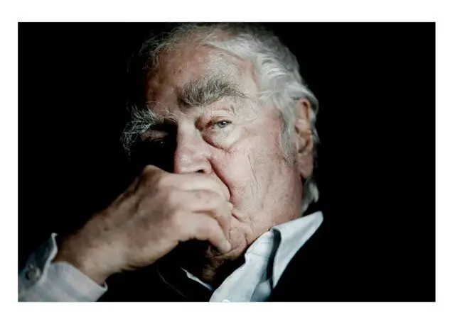 درگذشت نویسنده جنجالی
