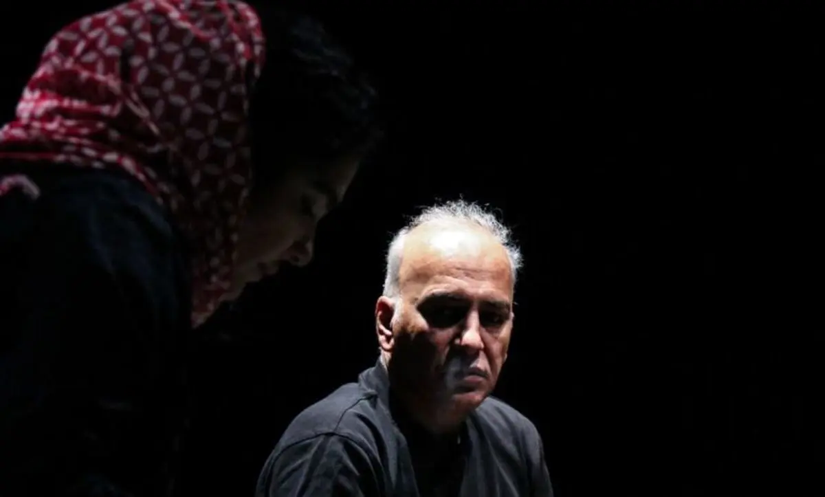 این طبیعی است که در سایت‌های فروش بلیت تئاتر ، بنویسند از آوردن چیپس و پفک خودداری کنید؟
