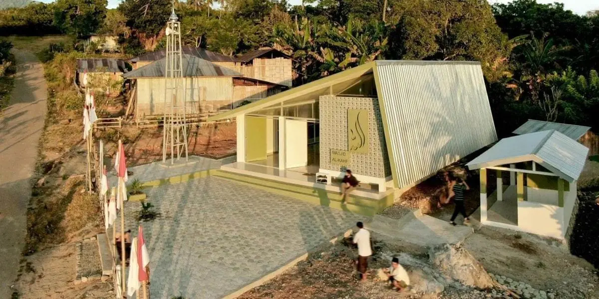 مسجد متفاوت در یکی از روستاهای اندونزی
