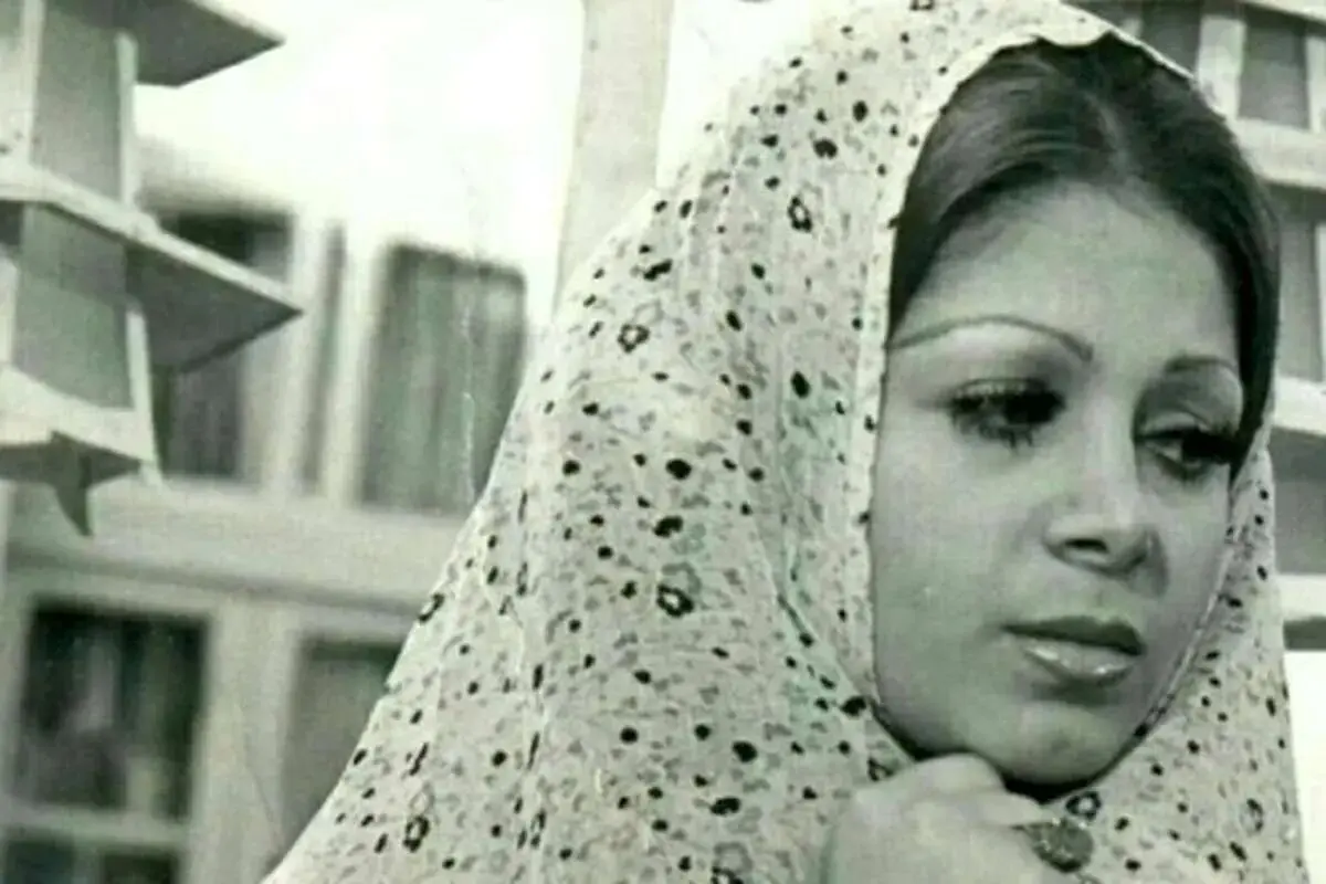 سال ۱۳۵۵: اعلام جرم علیه توزیع‌کنندگان عکس‌های غیراخلاقی

