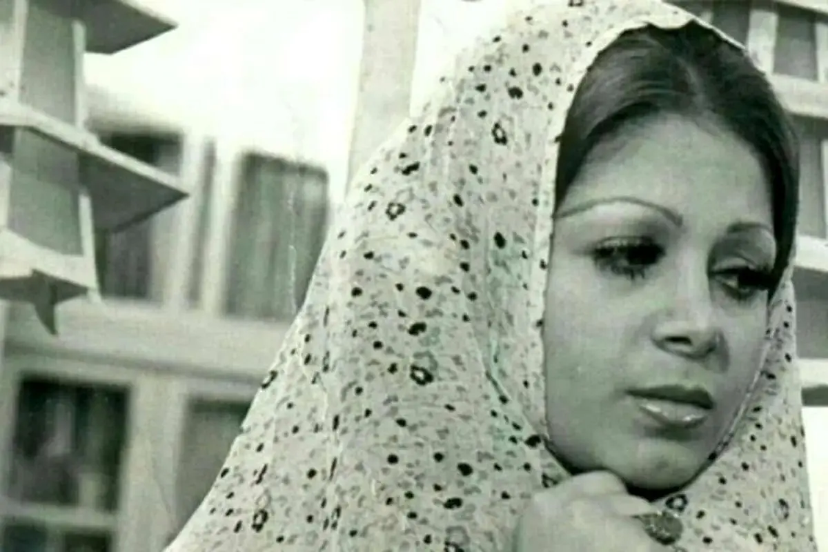 سال ۱۳۵۵: اعلام جرم علیه توزیع‌کنندگان عکس‌های غیراخلاقی
