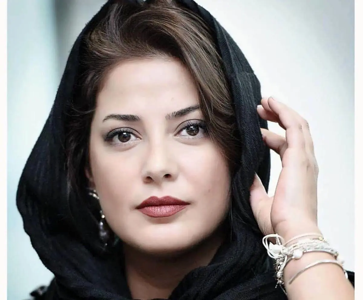 معذرت خواهی طناز طباطبایی از عکاسان به خاطر پوشیدن کلاه