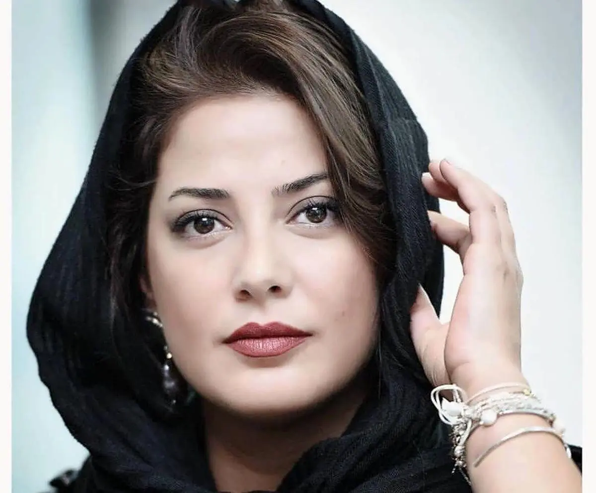 معذرت خواهی طناز طباطبایی از عکاسان به خاطر پوشیدن کلاه