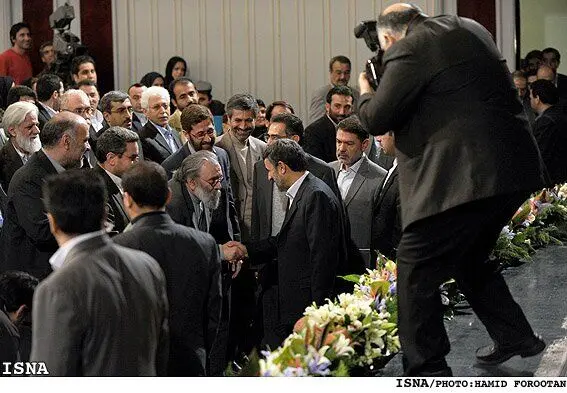 شعرخوانی احمدی‌نژاد و خداحافظی علی‌ معلم از شاعری
