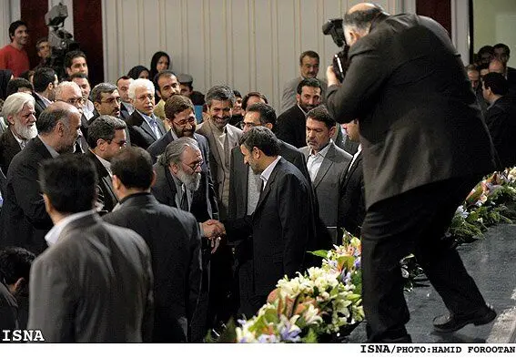 شعرخوانی احمدی‌نژاد و خداحافظی علی‌ معلم از شاعری

