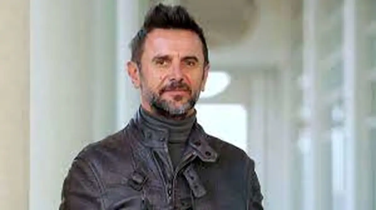 امین حیایی: سر صحنه فیلمبرداری بودم و کار را تعطیل کردیم، زمانی رسیدم که جنازه مهرجویی را می‌بردند/ ویدئو
