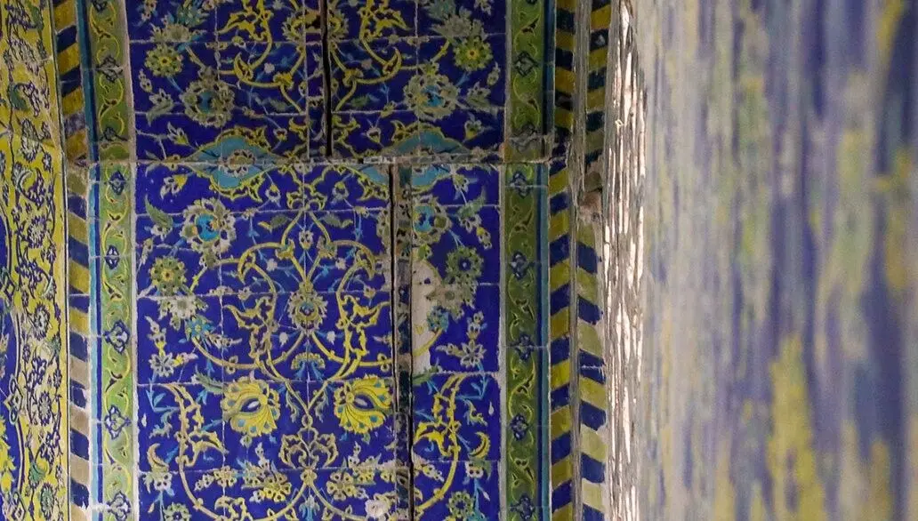 ریزش کاشی‌ها در «مسجد جامع عباسی» اصفهان نگران‌کننده است 