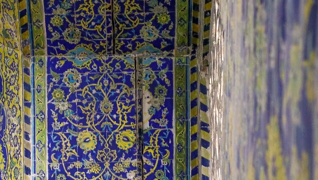ریزش کاشی‌ها در «مسجد جامع عباسی» اصفهان نگران‌کننده است 