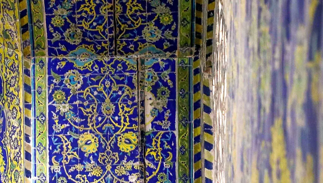 ریزش کاشی‌ها در «مسجد جامع عباسی» اصفهان نگران‌کننده است 