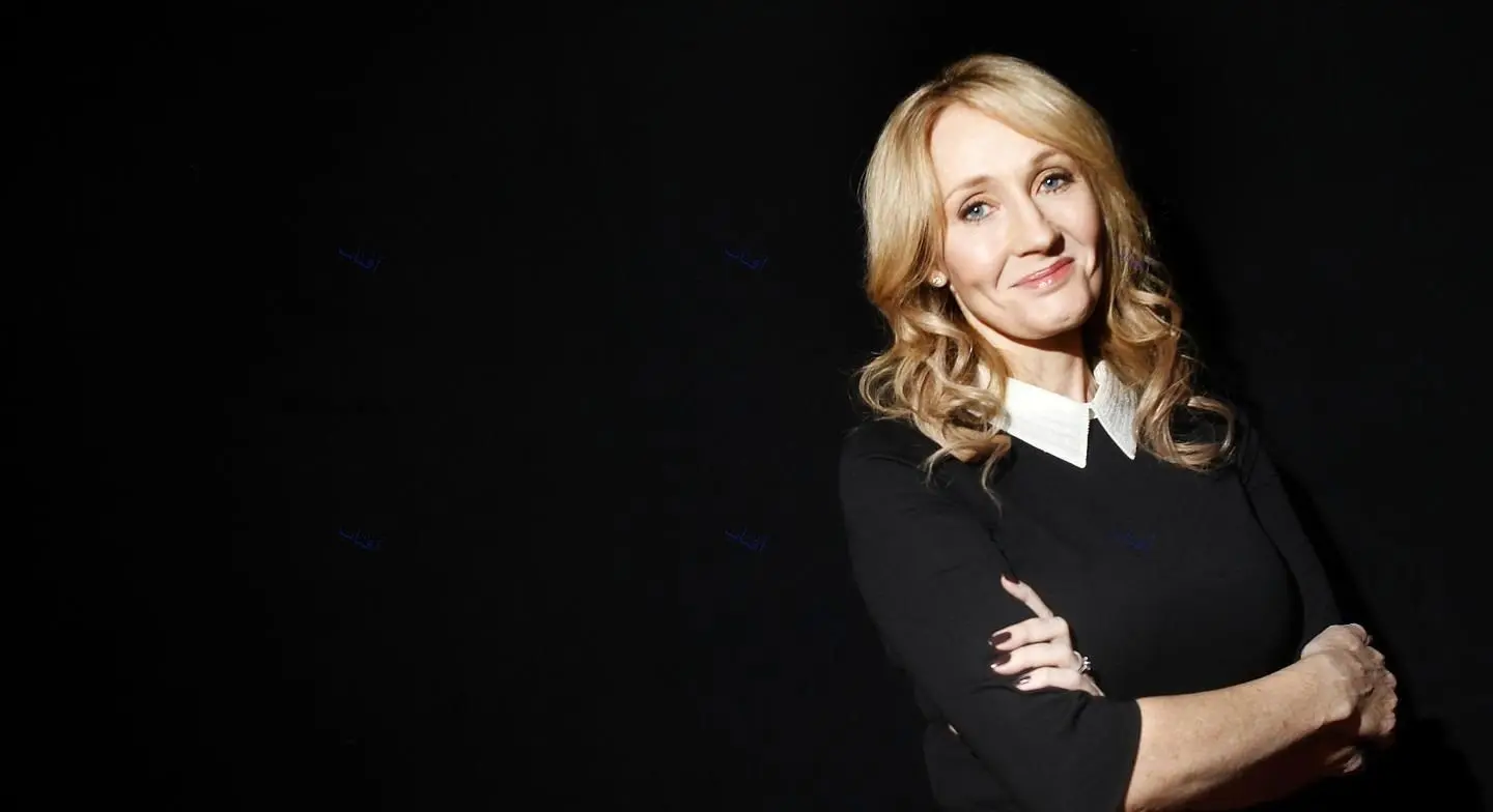 میز نویسنده هری‌پاتر در آتش‌سوزی آسیب ندید