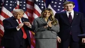 ملانیا با چه لباسی به کاخ سفید برگشت؟
