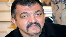 چالش بامزه احمد ایراندوست با دخترش در رستوران