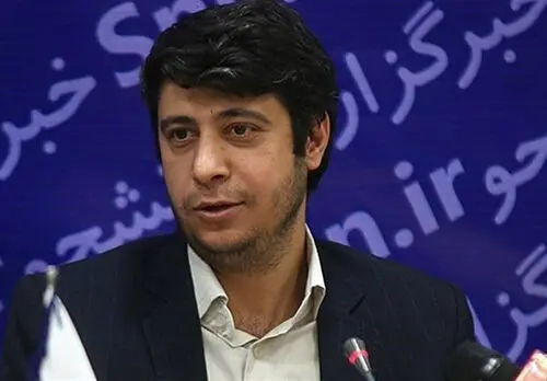 «فرهادی» هم حکومت را دارد، هم بیرون حکومت را