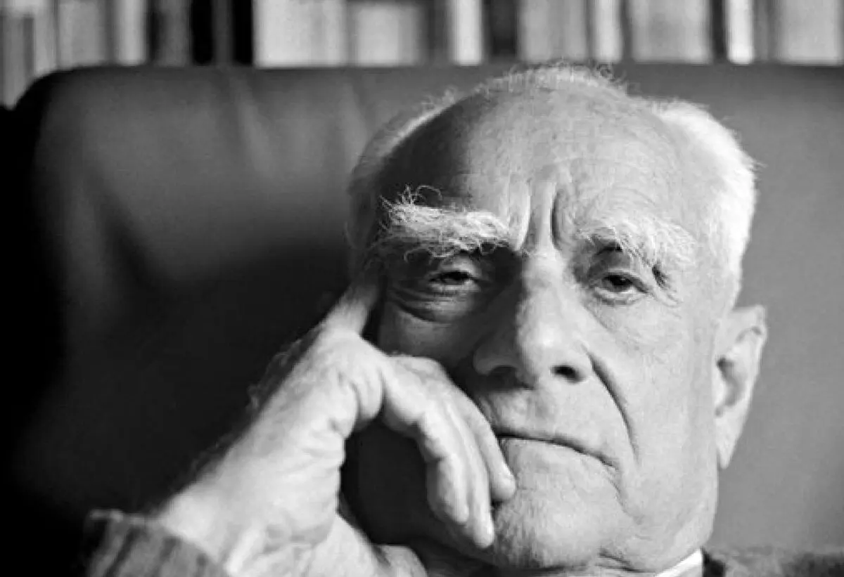 داستان دنبالش رو نگیر نوشته آلبرتو موراویا