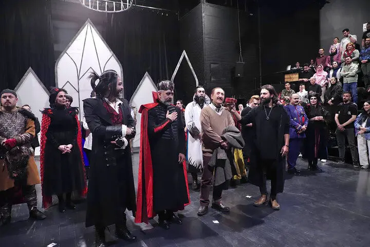 آغاز نمایش «خانه دراکولا» در تالار حافظ