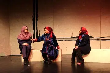مه‌لقا باقری و نسیم ادبی همچنان روی صحنه می‌مانند
