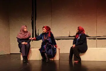 مه‌لقا باقری و نسیم ادبی همچنان روی صحنه می‌مانند
