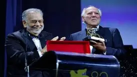 «فرانسیس فورد کاپولا» جایزه شیر طلایی را به «ورنر هرتزوگ» اهدا کرد
