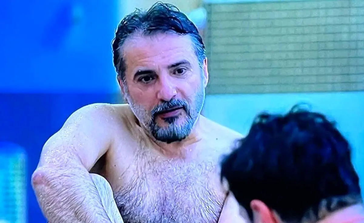 گرد و خاک سید جواد هاشمی در آنتن زنده تلویزیون
