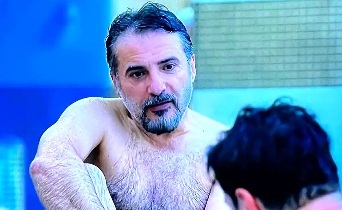 گرد و خاک سید جواد هاشمی در آنتن زنده تلویزیون
