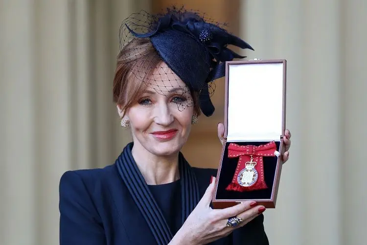 صحبت‌های خالق هری پاتر درباره رمان جدیدش/ آن را با الهام از عروسک پسرم نوشتم