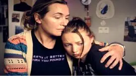 کیت وینسلت با دخترش همبازی شد
