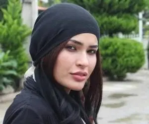 خواستگاری از خانم بازیگر ایرانی در زیر دریا + فیلم گفتگو با شیوا طاهری