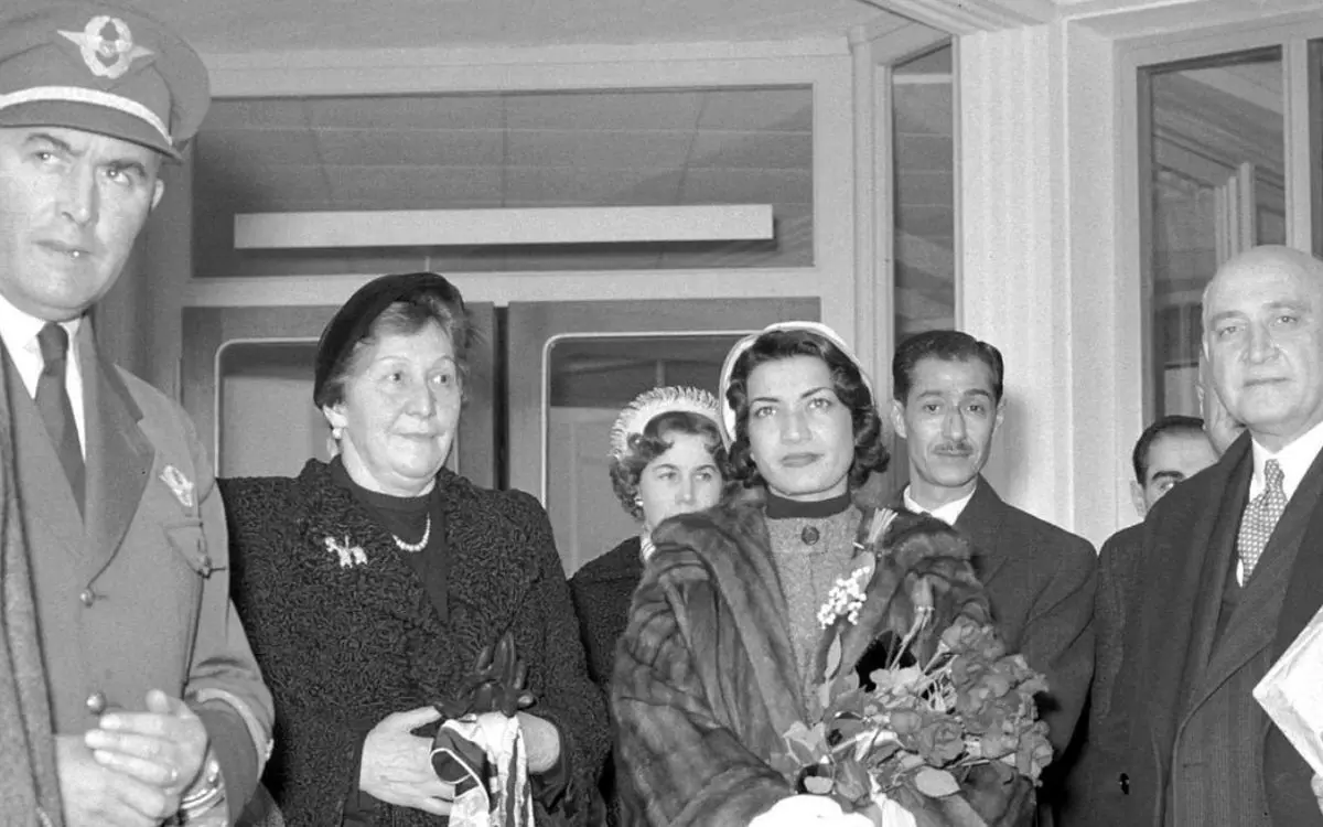 ورود اشرف پهلوی و دخترش به سوئیس/عکس