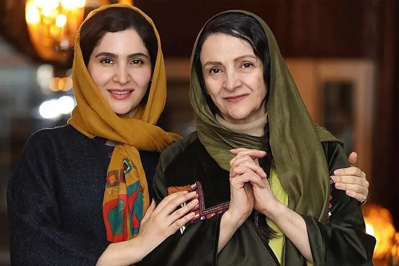لحظه انتخاب نورا هاشمی و شکر گذاری گلاب آدینه + فیلم
