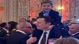 کیهان: ایلان ماسک بچه‌هایش را روی دوش خود حمل می‌کند، سلبریتی‌های ما سگ و گربه بغل می‌کنند

