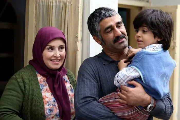 کارگردان «زیرخاکی»: تا وقتی مدیرانِ صداو سیما به این جمع‌بندی نرسند که به جز دوستان و دور و اطرافشان کسانی دیگر هم هستند که می‌توانند برای بهتر شدنِ برنامه‌­ها کمک بگیرند، اتفاقی نمی‌افتد