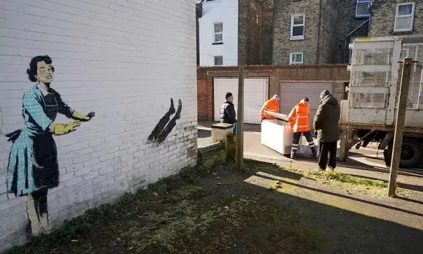 گرافیتی «بنکسی»‌ پس از تایید اصالت، ناقص شد
