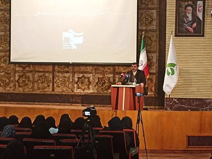 وزیر فرهنگ: عده‌ای معیشت هنرمندان را به بازی‌های سیاسی گره می‌زنند