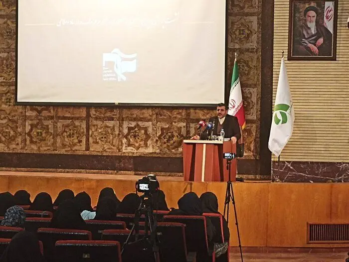 وزیر فرهنگ: عده‌ای معیشت هنرمندان را به بازی‌های سیاسی گره می‌زنند