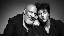 تیپ و استایل «آیین جعفری» پسر ریما رامین فر و امیر جعفری در یونان
