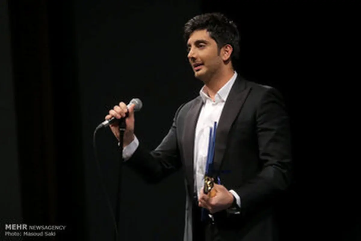 خواننده پاپ ۱۰ زندانی با جرائم مالی را آزاد کرد
